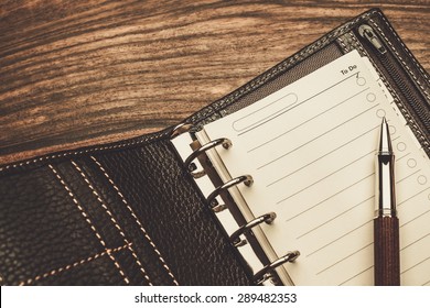 Luxurious rollerball pen and empty to do list 