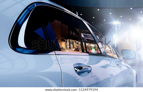 luxury car celebrity flash\
lights