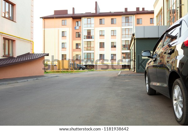 Luxury car in front of a\
house facade