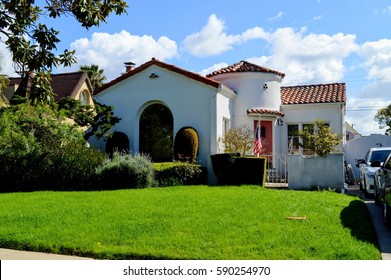  Luxury And Elegant Modern Houses In An Upmarket Residential Neighborhood Of Los Angeles, CA. 