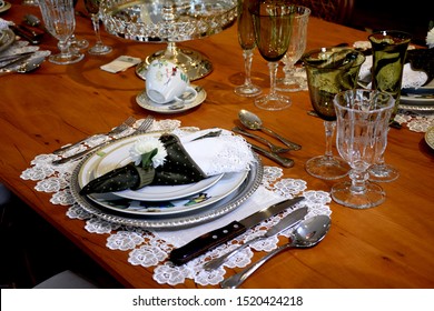 luxury elegant table setting dinner in a restaurant.
