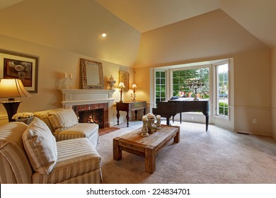 High Ceiling Room Images Stock Photos Vectors Shutterstock