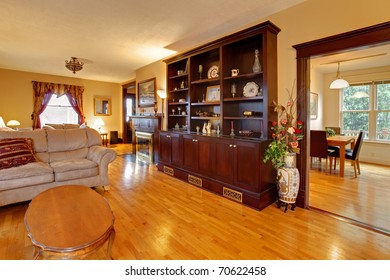 Luxury Gold Living Room With Mahogany Wood