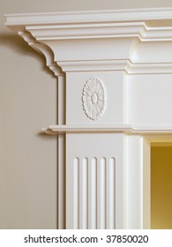 Luxury Home Ceiling Column White Ornamental Moulding Detail