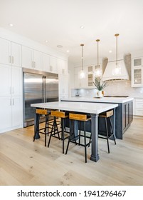 Luxury Home Kitchens With Bright And Clean Finishings And Staged With Decor