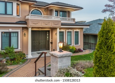 17,826 Front Garden With Path Images, Stock Photos & Vectors | Shutterstock