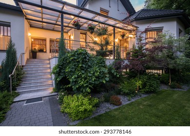 Luxury House With Verandah And Beauty Garden