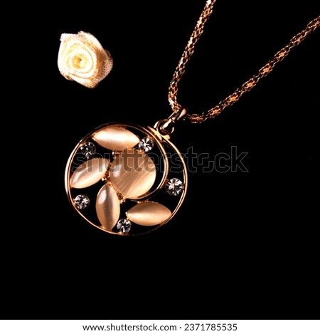 luxury
jewlery
isolated
fashion
necklace