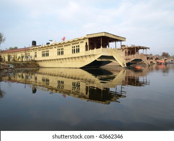 Luxury Kashmir Houseboat On Dal Lake