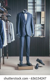 Luxury Men Fashion Suit Displaying On Mannequin