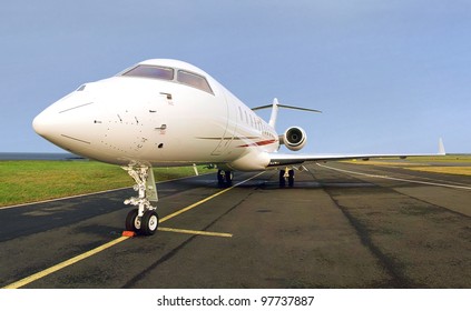 Luxury Private Jet Plane -  Side View - Bombardier Global Express