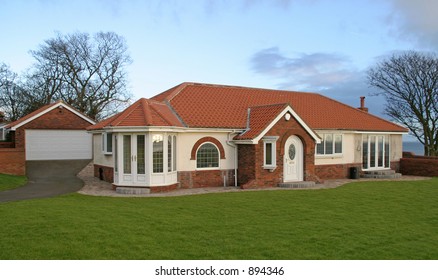 Luxury UK bungalow with garage