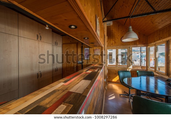 Luxury Wooden Kitchen New Log Cabin Stockfoto Jetzt