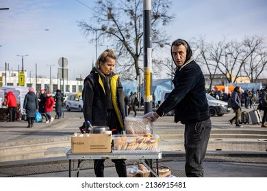 380 Volunteers Helping Asylum Seekers Images, Stock Photos & Vectors ...