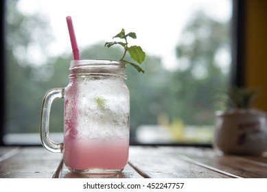 Lychee Fizzy Drink With Mint And Soda