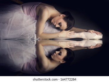 Lying ballerina, reflection on the mirror