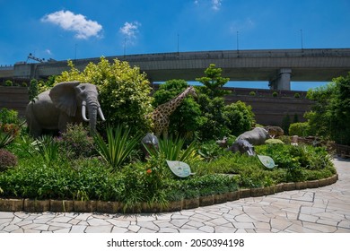 Ma Wan Island, Hong Kong - 30 Aug, 2014: Life-size Statues Of Animal Pairs In The Garden Of The Noah's Ark Theme Park, Hong Kong
