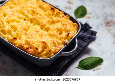 Mac and cheese baked in Owen with basil leaves