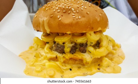 Mac And Cheese Burger 