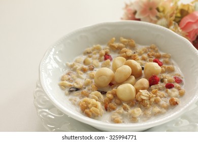 Macadamia Nut And Granola