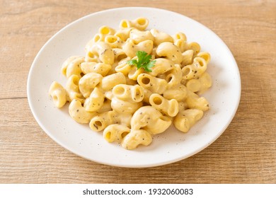 Macaroni And Cheese With Herbs In Bowl