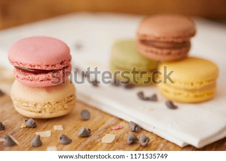 Macarons dulces sobra una mesa Foto stock © 