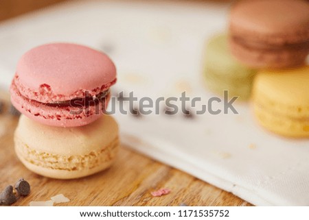 Macarons dulces sobra una mesa Foto stock © 