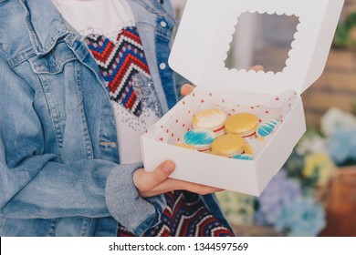 macaroons in a box