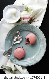 Macaroons and coffee