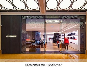 MACAU - SEP 15, 2017: Givenchy Store At Studio City Hotel And Casino Resort. Givenchy Is A Luxury French Brand Of Haute Couture Clothing, Accessories And, As Parfums Givenchy, Perfumes And Cosmetics.