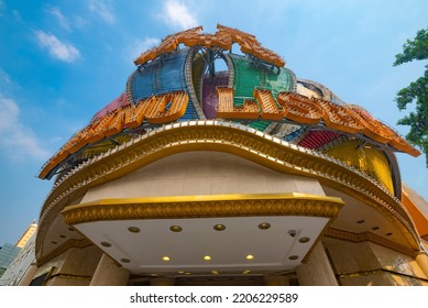 MACAU - SEPT 16, 2017: Casino Lisboa, Owned By A Stanley Ho Company. Ho Has Been Nicknamed King Of Gambling For He Held Monopoly On The Macau Gambling Industry For 75 Years.