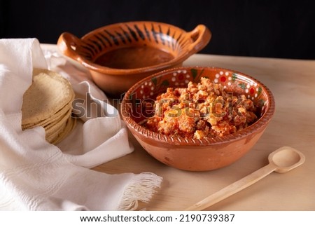 Machaca con Huevo. 'shredded with eggs'. Shredded dry beef scrambled with eggs. Typical dish from northern Mexico consumed since pre-Hispanic times, it was commonly made with dried deer meat. Foto stock © 