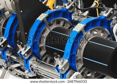 Machine for cutting and welding polypropylene water and sewer pipes of large diameters