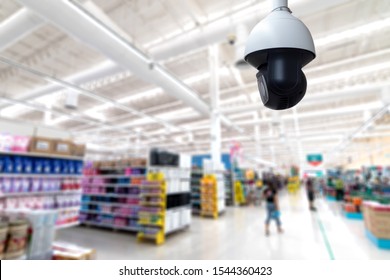 Machine Learning Analytics Identify Person Technology , Artificial Intelligence Concept. Cctv , Security Camera And Software Ui Analytics Behavior And Face Recognition People In Smart Retail Store.