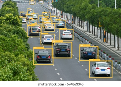 Maschinenlernanalytik identifiziert Fahrzeugtechnik , Künstliche Intelligenz Konzept. Software ui Analytics und Erkennung Autos in der Stadt.
