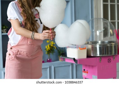 Machine for making cotton candy. cotton candy,manufacturing