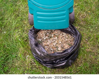 Machine For Shredding And Composting Plant Residues And Branches.