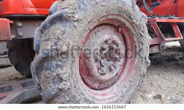 Machine wheels for\
agricultural use