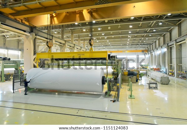 machines for\
the production of paper rolls for further processing in a printing\
plant - recycling of waste\
paper