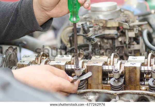 Machinists are\
tuning the valve repair\
machine.