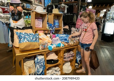 Mackay, Queensland, Australia - December 2021: Young Girl Shopping For Christmas Gifts In Canelands Shopping Center