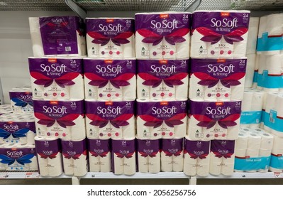 Mackay, Queensland, Australia - October 2021: Toilet Paper Rolls For Sale Stacked High On Supermarket Shelf