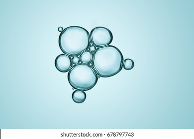 Makro-Nahaufnahme von Seifenblasen ähnelt dem wissenschaftlichen Bild von Zell- und Zellmembran