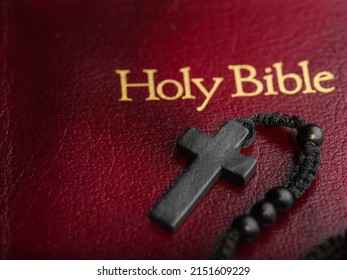 Macro Shot. Holy Bible And Rosary With Catholic Cross. Holy Scripture, Religion, Faith, Prayer, Spirituality, Forgiveness, Meditation. Minimalism. There Are No People In The Photo.