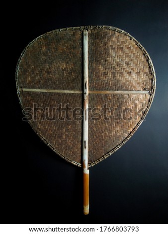 Made from bamboo, weave it into a circle Which is a device used to blow paddy.