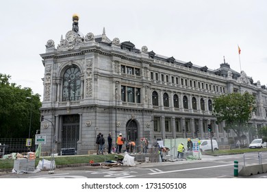 MADRID, ESPAÑA - 14 MAY 2020. Transit Of People Through The Gran Via De Madrid During The Coronavirus Quarantine