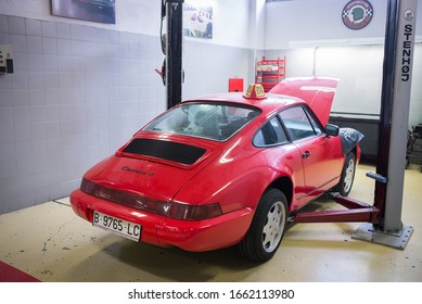 Madrid, Spain. 10/12/2014. 
Specialized Repair Shop In Classic Porsche Vehicles