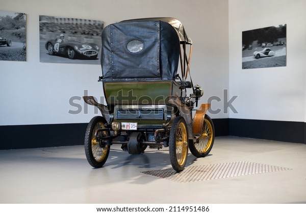 Madrid, Spain. 12-12-21.\
French car of unknown make, manufactured at the beginning of the\
20th century