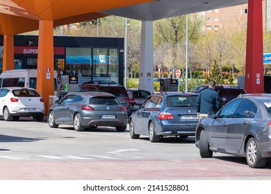 Madrid, Spain. April, 1, 2022. Long Lines In The Spanish Gas Stations