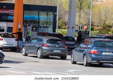 Madrid, Spain. April, 1, 2022. Long Lines In The Spanish Gas Stations